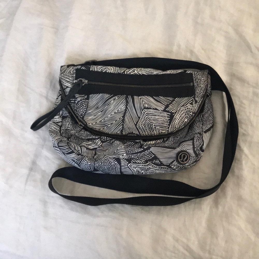 Lululemon festival II crossbody dottie tribe print
